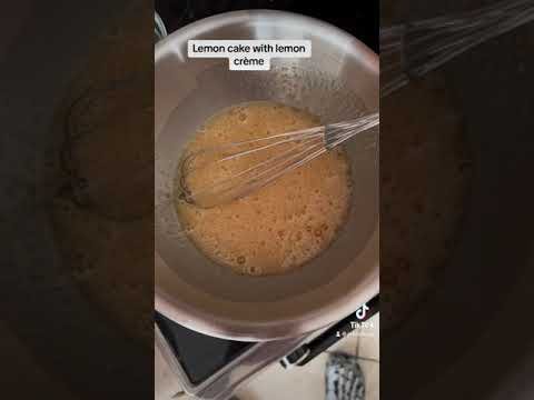 Lemon cake with lemon creme