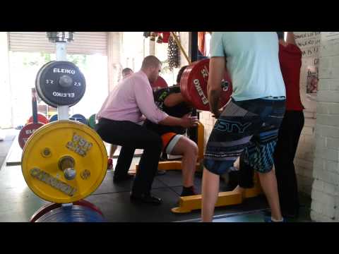 Sherro squats 325kg in briefs/PTC