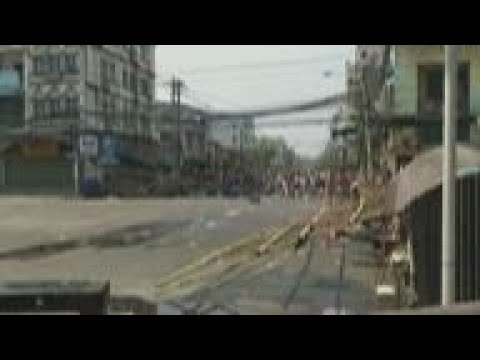 Police and protesters remain in standoff in Yangon