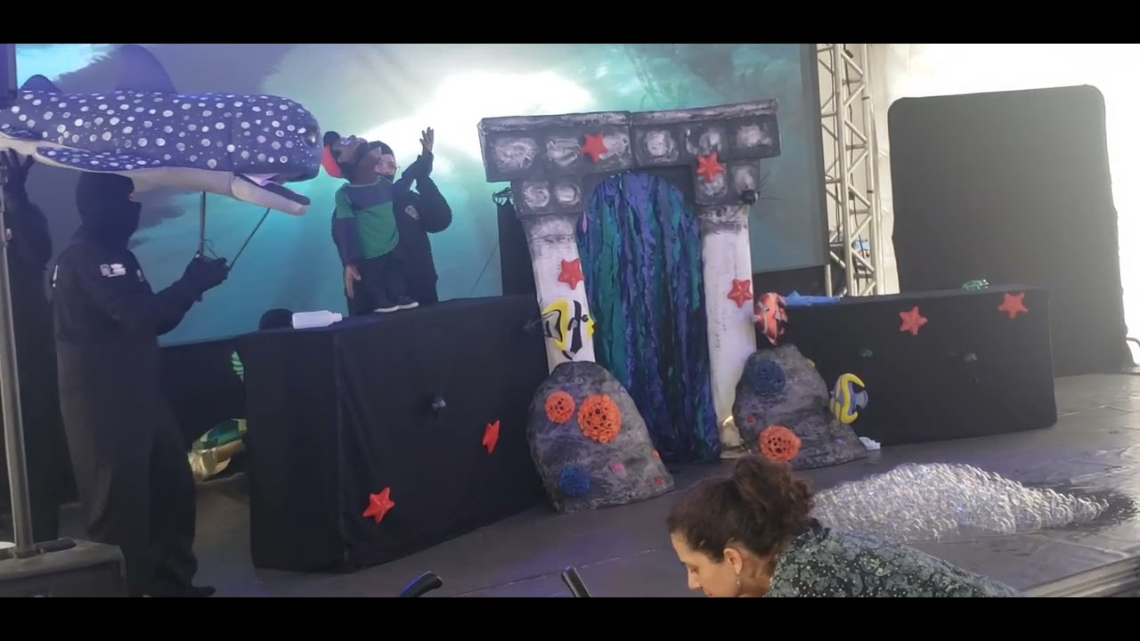 Teatro abordando reciclagem de resíduos na Femuli em São José dos Pinhais Paraná 🐟🐠🦈