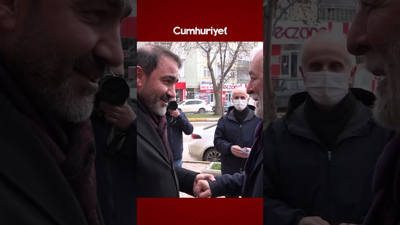 Seçim çalışmaları sırasında karşılaşan MHP'li ve CHP'li adaylar arasında dikkat çeken diyalog