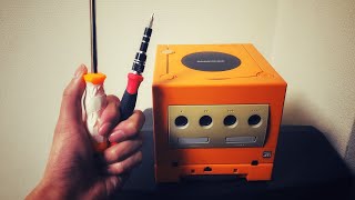 ディスクを読み込まなくなったゲームキューブをドライバーだけで直してみた。