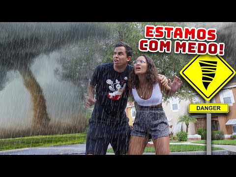 TEM UM FURACÃO CHEGANDO NA NOSSA CIDADE! - O QUE VAMOS FAZER!? - LOUCURA!