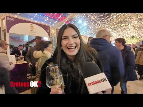 People, glasses, and lights: Wineland transforms Crotone into an attraction.