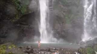 preview picture of video 'Shower in Sekumpul Waterfalls (Bali) and enjoy a naturist lifestyle'
