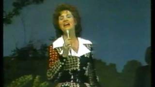 Jan Howard Singing "Rock Me Back To Little Rock"