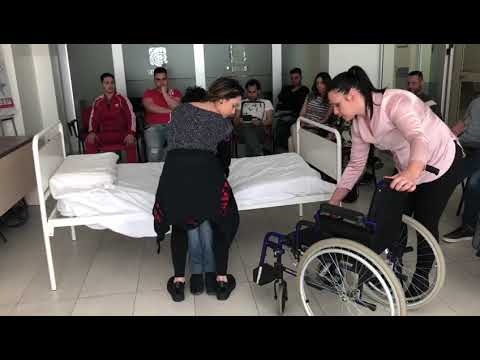 Corso OSS scuola Terminus : lezione pratica con il Fisioterapista Pranzitelli A.