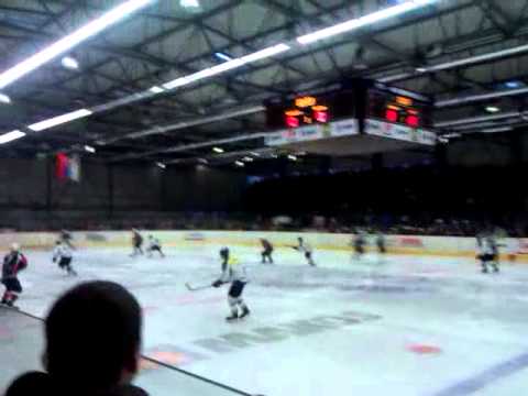 Úvodné buly zápasu HC 46 Bardejov vs MHC Martin 23.3.2013