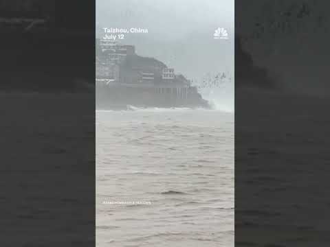 Typhoon Bavi slams into parts of eastern China