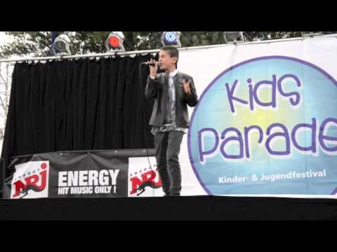 Joel Schneider singt Runaway Baby (Cover) von Bruno Mars | Kids Parade Berlin 2014