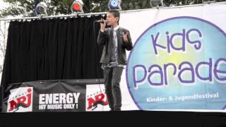 Joel Schneider singt Runaway Baby (Cover) von Bruno Mars | Kids Parade Berlin 2014