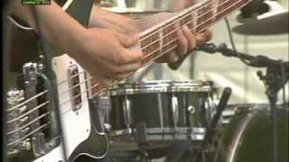 Music video thumbnail preview for Electrelane - U.O.R. - Live @ Paredes de Coura 2007.08.15 (03/10) [4:3 HQ] by Electrelane