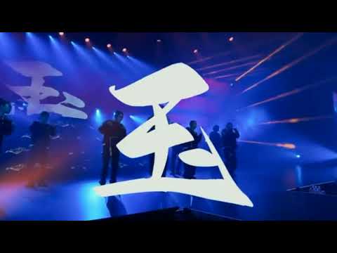 221029 | Behind the scenes for the concert in Singapore #yixing #layzhang