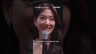 Download lagu #ParkShinHye passes the title of 'Daughter of SBS' to #KimHyeYoon 🥰 #2024sbsdramaawards #kocowa mp3