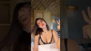 tante montok goyang hot?