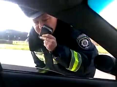 Policjant na ładnej bani 