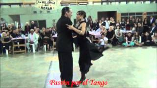 LORENA ERMOCIDA y PANCHO MARINEZ PEY bailando el tango MALA JUNTA en la MILONGA DEL MORAN