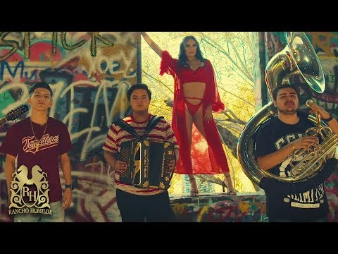 Cuerda Elegante - Aca en California [Official Video]