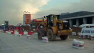 استعراض مثير ولكن بجرافة