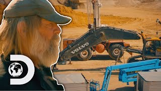 Tony Beets Customises Equipment To Tackle Frozen Ground | Gold Rush