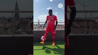 Sadio Mané shows his skills in the FC Bayern jersey