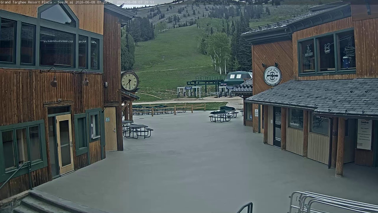Live webcam view of Plaza base de Grand Targhee Resort
