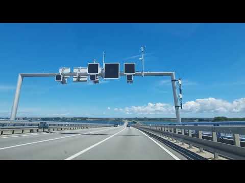 Fahrt über die Rügenbrücke Richtung Insel Rügen am 11.07.2022 bei strahlendem Sonnenschein