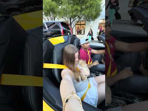 Suki por primera vez en el Ferrari