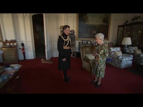 فيديو للملكة إليزابيث الثانية في أول ظهور علني لها منذ قضائها ليلة في المستشفى