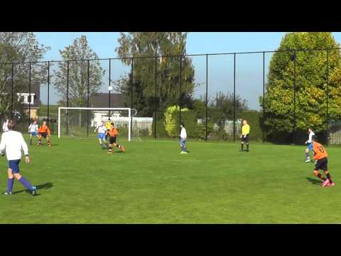 10 okt 2015 V.V. De Meern C2 - Hertha C1 com 3-1 Wessel op paal
