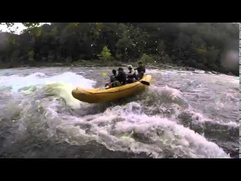 kano kayak extreme river crash on rock