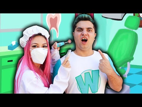 FRANZINHA FINGE SER DENTISTA E WIIZINHO PERDE UM DENTE- Kids Pretend Play Dentist With Toys