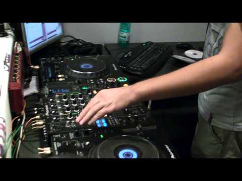 Mauss @ Nights Underground #032 @ Dance FM 89,5 - 29.09.2011