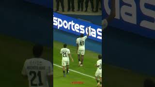 O Grêmio saiu na frente no Brasileirão, mas o Corinthians conseguiu a virada nessa bela jogada.