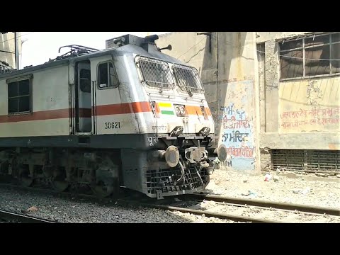 (22318) Humsafar Express (Jammu Tawi - Sealdah) With (HWH) WAP7 Locomotive.!! Video