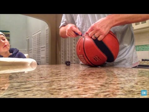バスケットボールの中身は？ (What's inside a Basketball?)