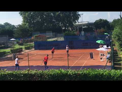 Point de double depuis le club-house du Stade Toulousain Tennis