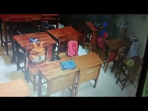 aksi pencurian terekam CCTV pda saat jam istrahat sekolah di MAKASSAR#1