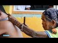 Whang (102) tatoeëert honderden toeristen per dag - RTL NIEUWS