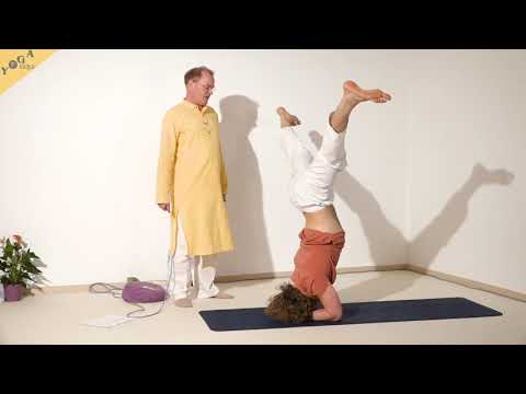 Gegrätschter Kopfstand - Yoga Asana Lexikon