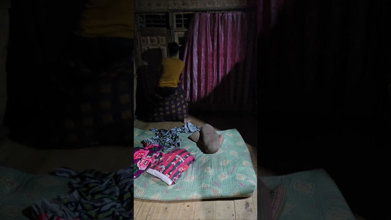 tengah malam jum'at kliwon saat tidur nyenyak di rumah pinggir kuburan