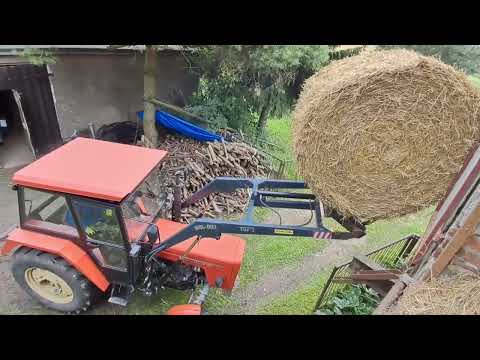 Słoma na strych. Kolejny dzień żniw.