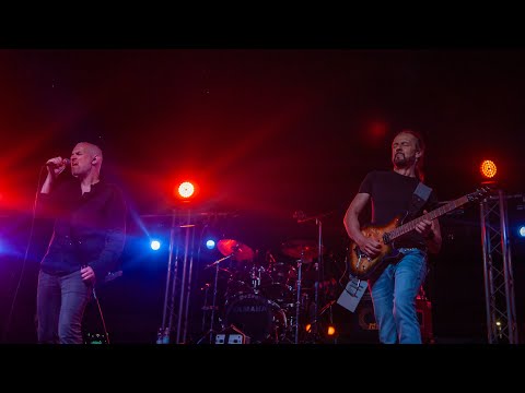 Space-T in concert performing Deep Purple's "Mistreated"