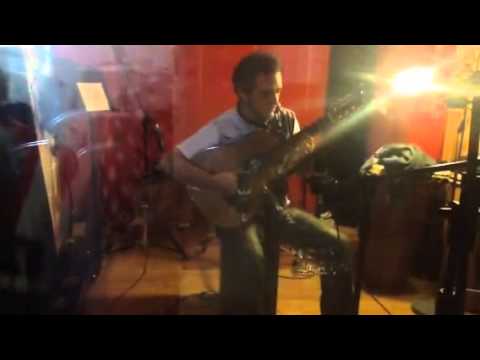 Raúl Rodriguez calentando motores antes de grabar…