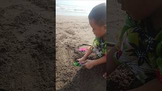 Download lagu Main pasir pantai #pantai #pasir #laut mp3 Download lagu Main pasir pantai #pantai #pasir #laut mp3