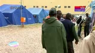 preview picture of video 'San Ferdinando: campo migranti, ordinanza di sgombero'