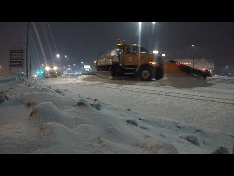 Freezing Rain & Heavy Snow cause slick roads in Saint Cloud, MN - 12/31/2018