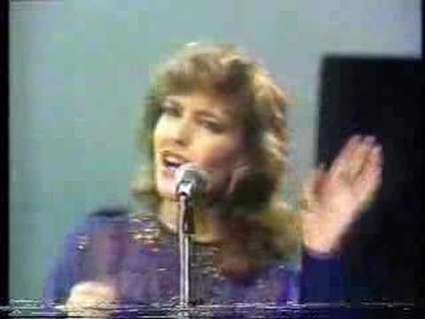 Laura Hevia "Que equivocado" Festival OTI 1982