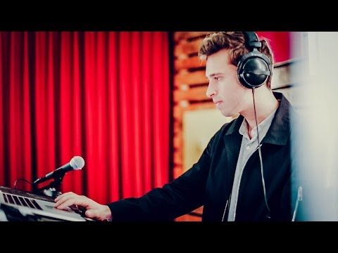 Flume ft. Kai - Never Be Like You (live)