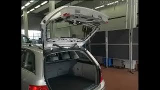 Mercedes A Klasse W176 Wie Baue Ich Die Kofferraumverkleidung Und Die Heckklappenverkleidung Aus Auto Und Motorrad Mercedes Benz Autoreparatur